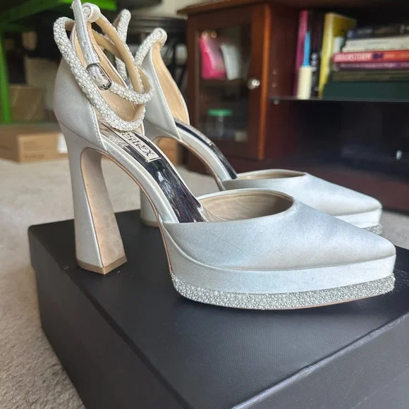 Badgley Mischka Eliana Pointed Platform Heels - Picture 6 of 11